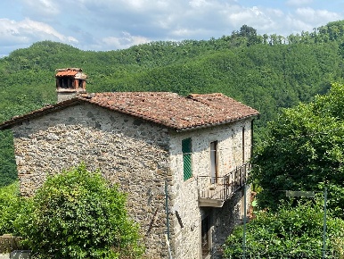 Foto Casa indipendente a Borgo a Mozzano di 120 m² con 6 locali in vendita
