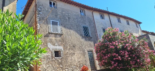 Foto Casa indipendente a Pescaglia di 230 m² con 16 locali in vendita