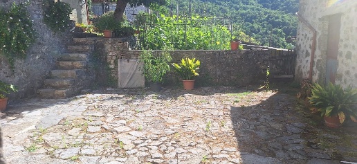 Foto Casa indipendente a Pescaglia di 230 m² con 16 locali in vendita