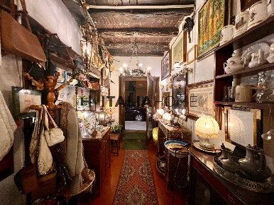 Foto Locale commerciale in Corso Vittorio Emanuele Ii, Cagliari Stampace