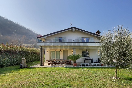 Foto Villa unifamiliare in via tengattini 2A, Paratico di 247 m² in vendita