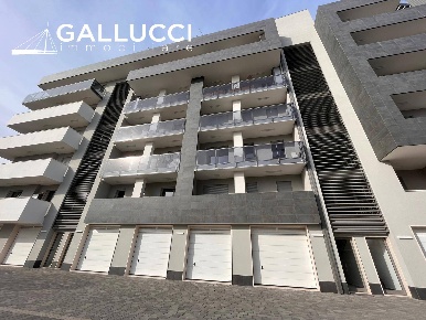 Foto Appartamento in Via Thaon Di Revel 2, Pescara Porto Turistico di 94 m²