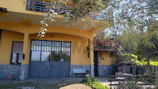 Foto Case semi ndipendenti in via forno 21, Rivara di 250 m² con 7 locali