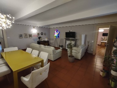 Foto Appartamento in via P. Carpanelli 20, Pavia Centro Storico di 145 m²