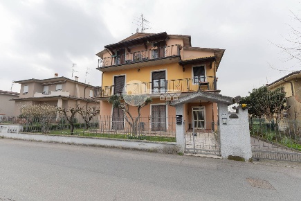 Foto Appartamento in Via Fratelli Cervi 26, Ghedi Centro di 110 m²