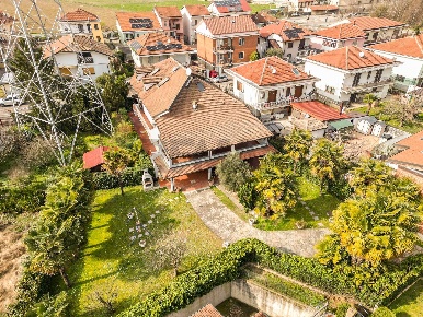 Foto Villa unifamiliare in via Tagliaferro 86, Moncalieri di 449 m²