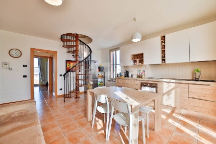 Foto Appartamento in Via Nazzario Sauro 19, Cornate d'Adda Centro di 118 m²