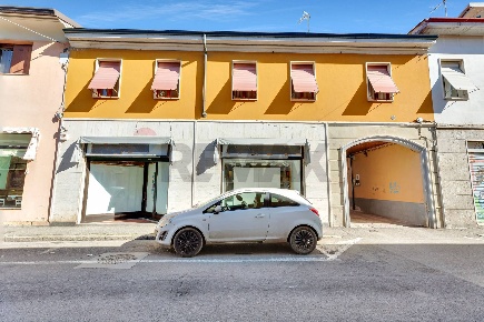 Foto Negozio in via Vittorio Veneto 14, Brugherio Centro di 123 m²