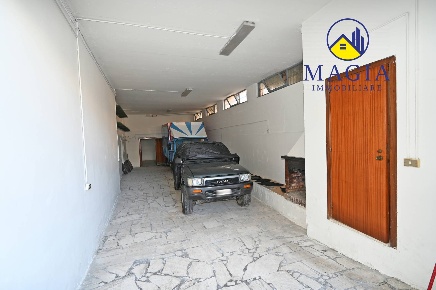 Foto Magazzino a Ascoli Piceno di 91 m² con 1 locali in vendita