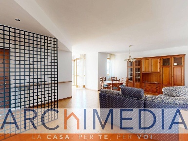 Foto Appartamento in Piazza della Repubblica, Malnate Centro di 113 m²