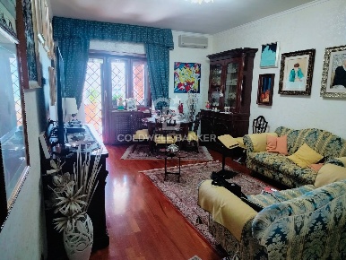 Foto Appartamento in Via Bivongi, Roma Anagnina di 130 m² con 5 locali
