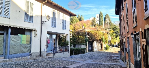 Foto Appartamento in Largo G. Agnesi, Montevecchia Chiuso di 81 m²