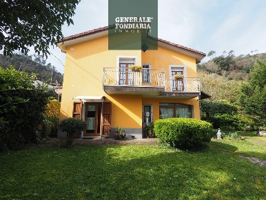 Foto Casa indipendente a Follo di 158 m² con 6 locali in vendita