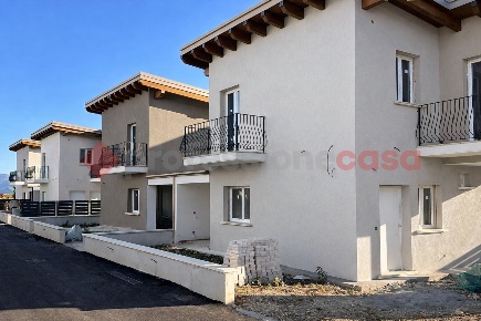 Foto Villa bifamiliare in Via Caruscino 100, Avezzano Centro di 130 m²