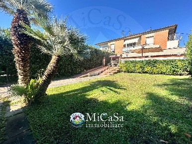 Foto Appartamento in Via Delle Ginestre 104, Pisa Tirrenia di 130 m²