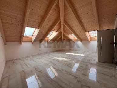 Foto Appartamento in Via Libertà, Piovene Rocchette di 126 m² con 5 locali