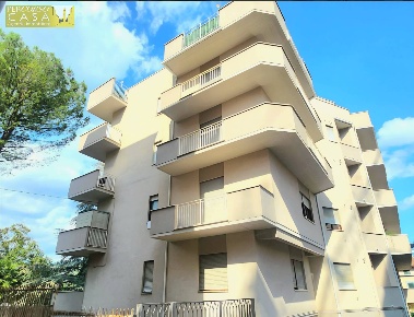 Foto Appartamento in Via Cipollone 44, Teramo Centro di 109 m² con 3 locali