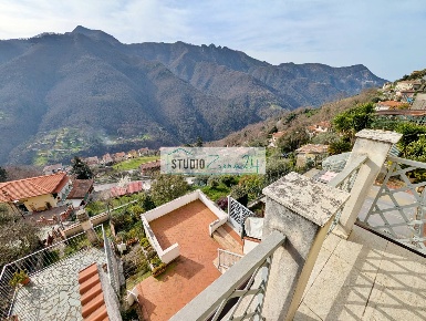 Foto Case semi ndipendenti in Via Impero, Stazzema di 150 m² con 6 locali