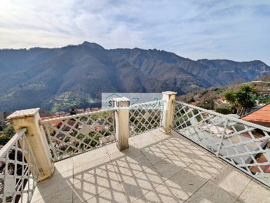 Foto Case semi ndipendenti in Via Impero, Stazzema di 150 m² con 6 locali