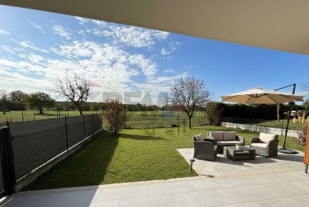 Foto Case semi ndipendenti a Castelnuovo del Garda Centro di 193 m²