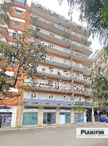 Foto Locale commerciale in Via Luigi Galvani 6, Bari Carrassi di 305 m²