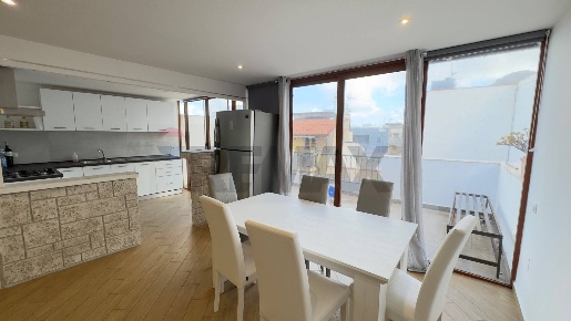 Foto Appartamento a Terrasini Centro di 70 m² con 4 locali in vendita