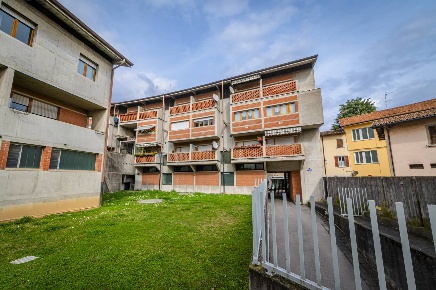 Foto Appartamento in Via Locatelli 23, Alzano Lombardo Centro di 100 m²