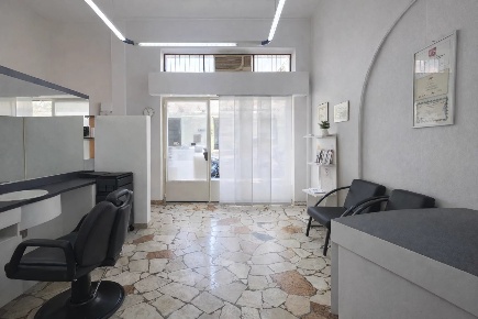 Foto Negozio in Via Secondo Cremonesi 38, Lodi Città Bassa, Laghi