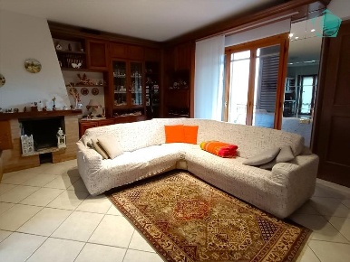 Foto Appartamento a Gambassi Terme Centro di 150 m² con 6 locali in vendita