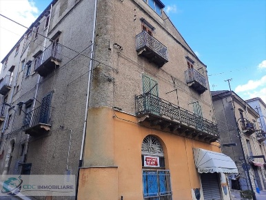 Foto Appartamento in Via Cristofolo Colombo 1, Lercara Friddi di 96 m²