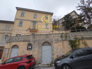 Foto Casa indipendente a Acquaviva Picena di 300 m² con 7 locali in vendita