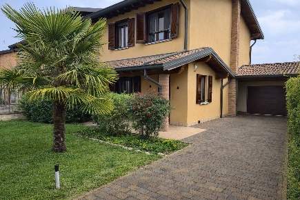 Foto Villa a schiera in Via Trento 43, Belgioioso Centro di 163 m²