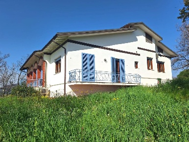 Foto Villa unifamiliare a Capannori Petrognano - San Gennaro di 230 m²