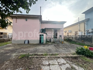Foto Appartamento a Vecchiano Migliarino di 113 m² con 5 locali in vendita