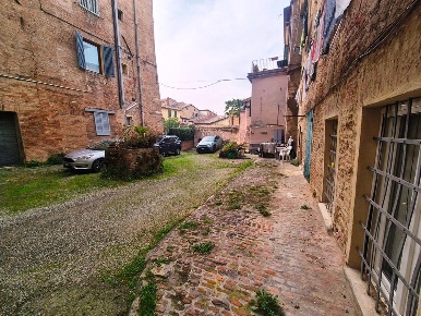 Foto Appartamento a Siena San Domenico - Fontebranda di 104 m² con 6 locali