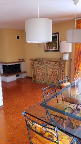 Foto Attico a Massa Marina di Massa Centro di 120 m² con 6 locali