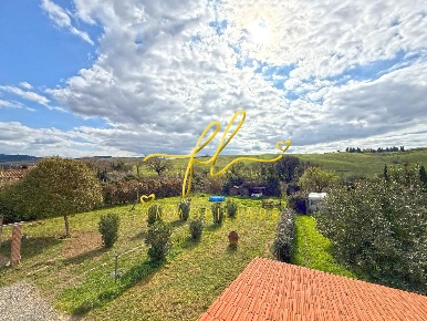 Foto Appartamento a Castellina Marittima di 140 m² con 5 locali in vendita