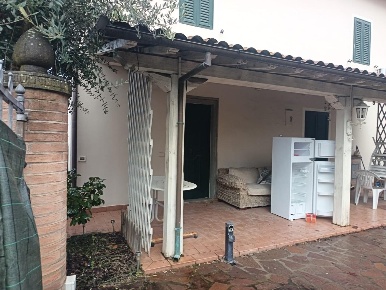 Foto Casa indipendente a Montecarlo di 150 m² con 5 locali in vendita
