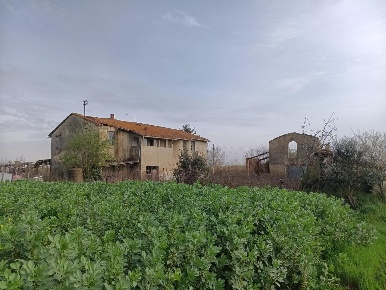 Foto Casale a Montopoli in Val d'Arno di 540 m² con 8 locali in vendita