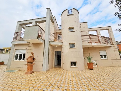 Foto Villa unifamiliare in Contrada Auricarro, Palo del Colle di 270 m²