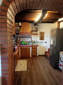 Foto Case semi ndipendenti a Lucca Ponte a Moriano di 100 m² con 7 locali