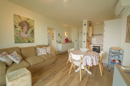 Foto Appartamento in Viale D'Annunzio 183/a, Riccione di 91 m² con 5 locali