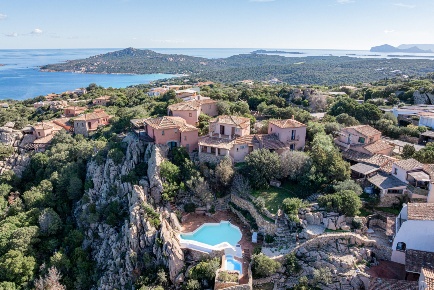 Foto Appartamento a Arzachena Porto Cervo di 100 m² con 5 locali in vendita