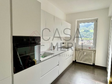 Foto Appartamento in Via B. Festaz 77, Aosta Centro di 90 m² con 4 locali