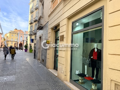 Foto Locale commerciale in Via Pretoria 117, Potenza Centro di 80 m²