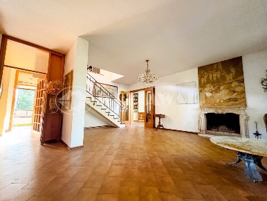 Foto Casa indipendente a Roveredo in Piano Centro di 354 m² con 8 locali