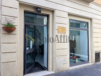 Foto Locale commerciale in Via Pretoria 117, Potenza Centro di 80 m²