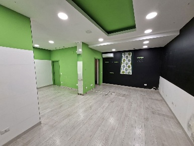 Foto Negozio in Via Rovigo Piazza Repubblica 2, Rovigo Centro Storico
