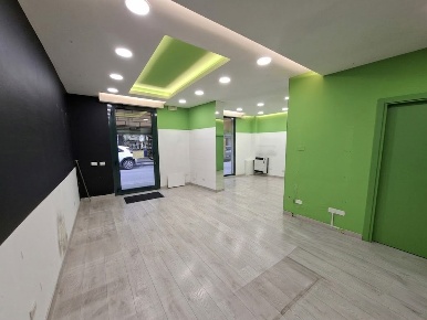 Foto Negozio in Via Rovigo Piazza Repubblica 2, Rovigo Centro Storico