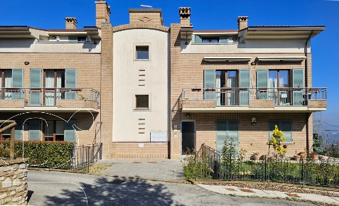 Foto Appartamento in Via tiberina 81, Todi Centro di 92 m² con 3 locali